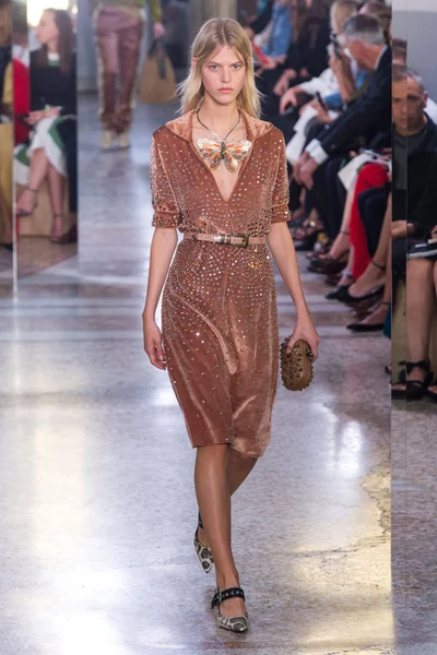 Look 64